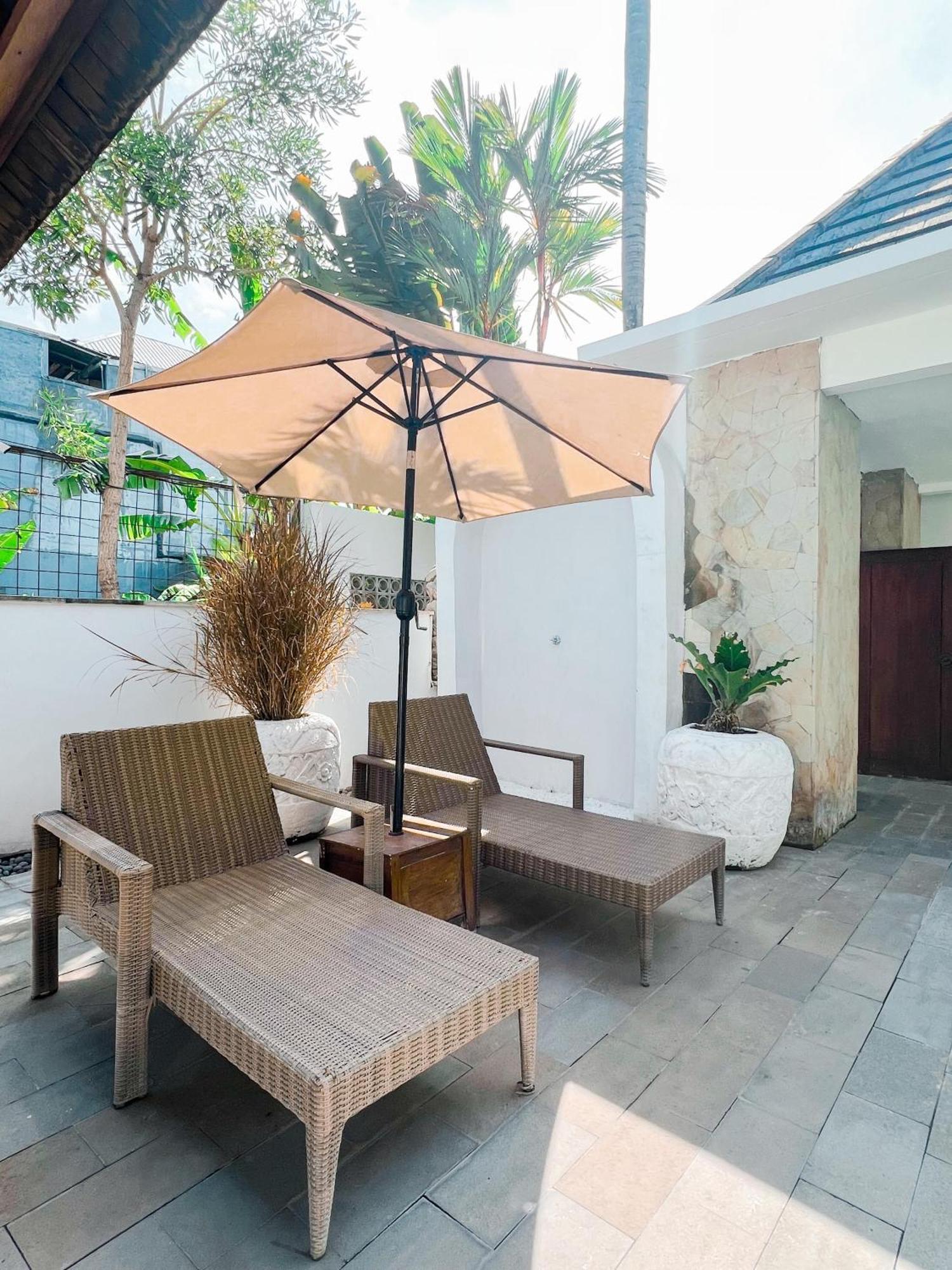 Apple Villas & Apartments Kerobokan  Exterior photo